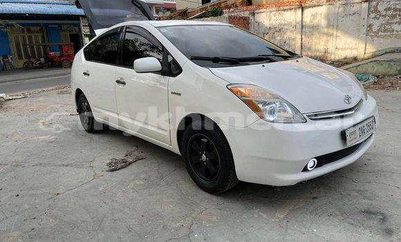 Acheter Occasion Voiture Toyota Prius Blanc à Chbar Mon, Kampong Speu Province Acheter Occasion Voiture Toyota Prius Blanc à Chbar Mon, Kampong Speu Province