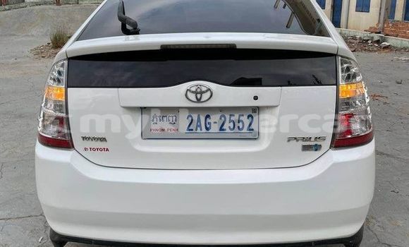 Acheter Occasion Voiture Toyota Prius Blanc à Chbar Mon, Kampong Speu Province Acheter Occasion Voiture Toyota Prius Blanc à Chbar Mon, Kampong Speu Province