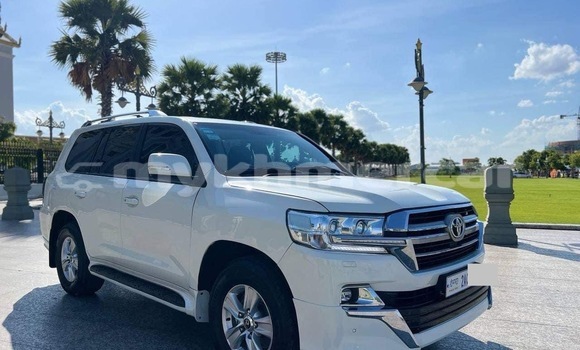 Buy Used Toyota Land Cruiser White Car in Phnom Penh in Phnom Penh Buy Used Toyota Land Cruiser White Car in Phnom Penh in Phnom Penh
