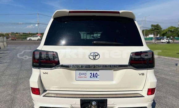 Buy Used Toyota Land Cruiser White Car in Phnom Penh in Phnom Penh Buy Used Toyota Land Cruiser White Car in Phnom Penh in Phnom Penh