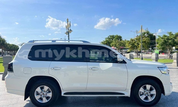 Buy Used Toyota Land Cruiser White Car in Phnom Penh in Phnom Penh Buy Used Toyota Land Cruiser White Car in Phnom Penh in Phnom Penh