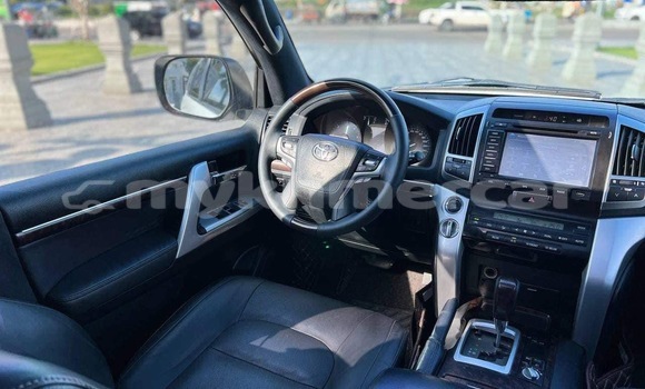 Buy Used Toyota Land Cruiser White Car in Phnom Penh in Phnom Penh Buy Used Toyota Land Cruiser White Car in Phnom Penh in Phnom Penh