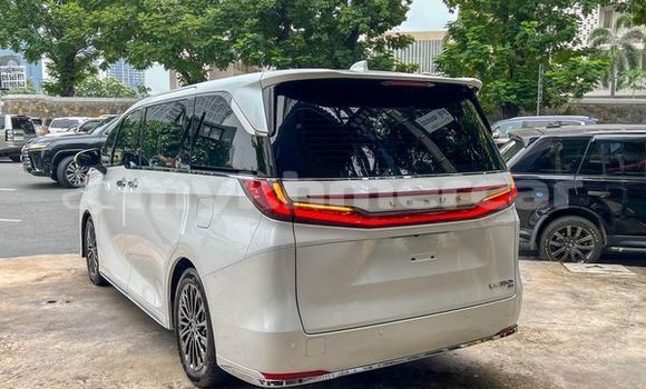 Buy Used Lexus LX Other Car in Battambang in Battambang Province Buy Used Lexus LX Other Car in Battambang in Battambang Province