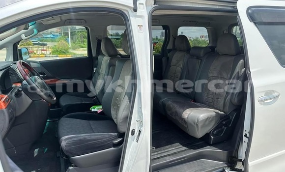 Buy Used Toyota Alphard White Car in Phnom Penh in Phnom Penh Buy Used Toyota Alphard White Car in Phnom Penh in Phnom Penh