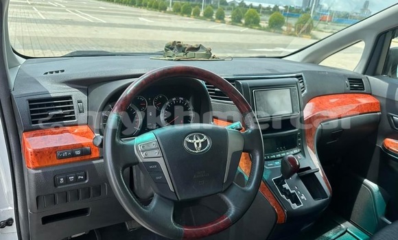 Buy Used Toyota Alphard White Car in Phnom Penh in Phnom Penh Buy Used Toyota Alphard White Car in Phnom Penh in Phnom Penh