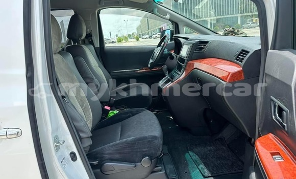 Buy Used Toyota Alphard White Car in Phnom Penh in Phnom Penh Buy Used Toyota Alphard White Car in Phnom Penh in Phnom Penh