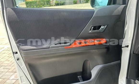 Buy Used Toyota Alphard White Car in Phnom Penh in Phnom Penh Buy Used Toyota Alphard White Car in Phnom Penh in Phnom Penh