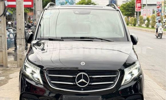 Buy Used Mercedes-Benz V-klasse Black Car in Chbar Mon in Kampong Speu Province