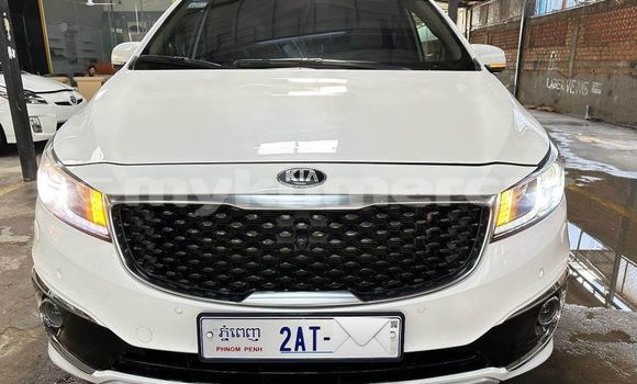 Buy Used Kia Carnival White Car in Chbar Mon in Kampong Speu Province