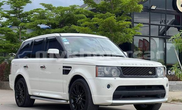 Buy Used Land Rover Range Rover Sport White Car in Battambang in Battambang Province Buy Used Land Rover Range Rover Sport White Car in Battambang in Battambang Province