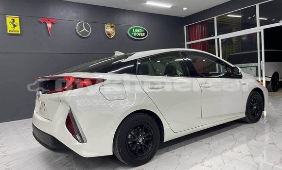 Buy Used Toyota Prius White Car in Amleang in Kampong Speu Province Buy Used Toyota Prius White Car in Amleang in Kampong Speu Province