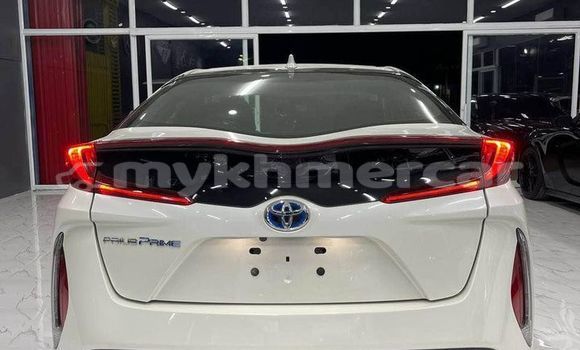 Buy Used Toyota Prius White Car in Amleang in Kampong Speu Province Buy Used Toyota Prius White Car in Amleang in Kampong Speu Province