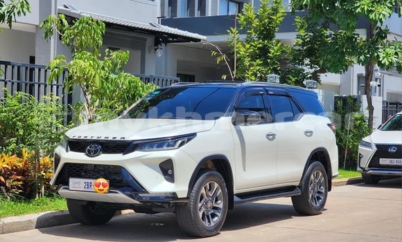 Acheter Occasion Voiture Toyota Fortuner Blanc à Banteay Meanchey, Banteay Meanchey Province Acheter Occasion Voiture Toyota Fortuner Blanc à Banteay Meanchey, Banteay Meanchey Province