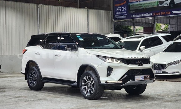 Acheter Occasion Voiture Toyota Fortuner Blanc à Battambang, Battambang Province Acheter Occasion Voiture Toyota Fortuner Blanc à Battambang, Battambang Province