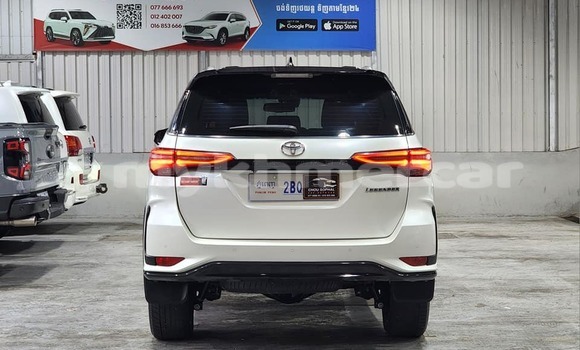 Acheter Occasion Voiture Toyota Fortuner Blanc à Battambang, Battambang Province Acheter Occasion Voiture Toyota Fortuner Blanc à Battambang, Battambang Province