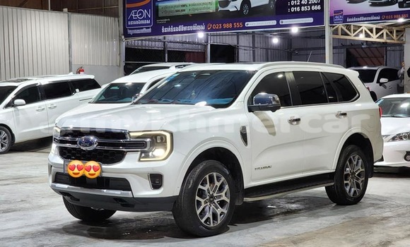 Acheter Occasion Voiture Ford Everest Blanc à Banlung, Ratanakiri Province Acheter Occasion Voiture Ford Everest Blanc à Banlung, Ratanakiri Province