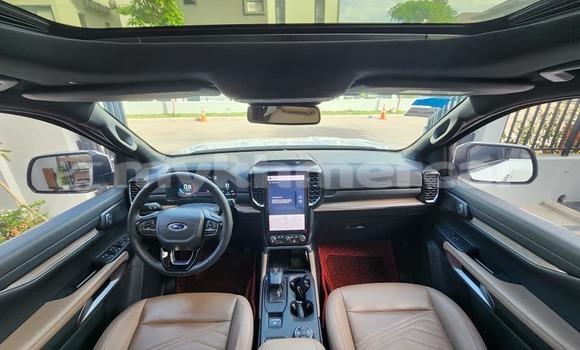 Acheter Occasion Voiture Ford Everest Blanc à Banlung, Ratanakiri Province Acheter Occasion Voiture Ford Everest Blanc à Banlung, Ratanakiri Province