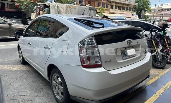Buy Used Toyota Prius White Car in Battambang in Battambang Province Buy Used Toyota Prius White Car in Battambang in Battambang Province