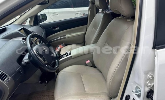 Buy Used Toyota Prius White Car in Battambang in Battambang Province Buy Used Toyota Prius White Car in Battambang in Battambang Province