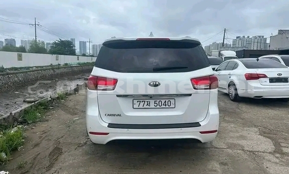 Buy Used Kia Carnival White Car in Cheom Ksan in Preah Vihear Province Buy Used Kia Carnival White Car in Cheom Ksan in Preah Vihear Province