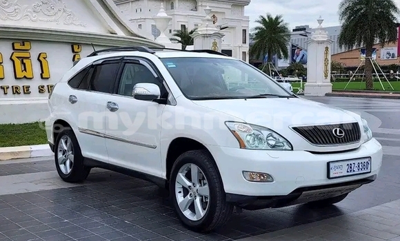 Buy Used Lexus RX 330 White Car in Cheom Ksan in Preah Vihear Province Buy Used Lexus RX 330 White Car in Cheom Ksan in Preah Vihear Province