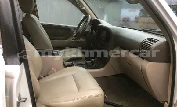 Buy Used Toyota Highlander White Car in Cheom Ksan in Preah Vihear Province Buy Used Toyota Highlander White Car in Cheom Ksan in Preah Vihear Province