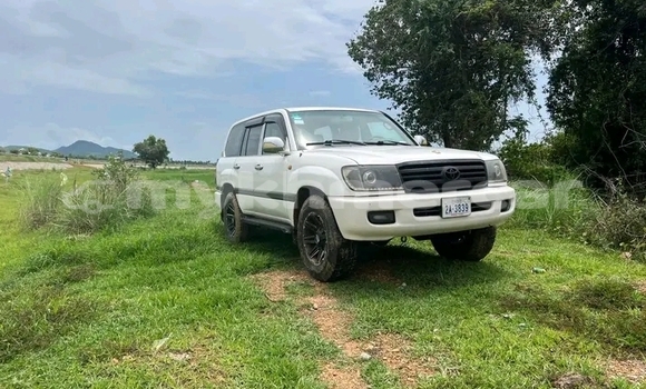Buy Used Toyota Highlander White Car in Cheom Ksan in Preah Vihear Province Buy Used Toyota Highlander White Car in Cheom Ksan in Preah Vihear Province
