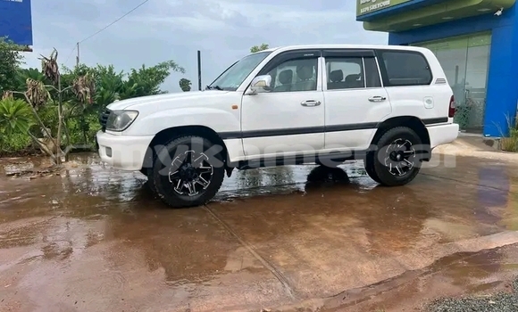 Buy Used Toyota Highlander White Car in Cheom Ksan in Preah Vihear Province Buy Used Toyota Highlander White Car in Cheom Ksan in Preah Vihear Province