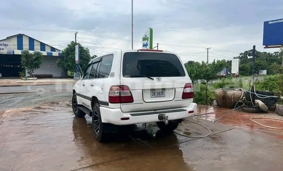 Buy Used Toyota Highlander White Car in Cheom Ksan in Preah Vihear Province Buy Used Toyota Highlander White Car in Cheom Ksan in Preah Vihear Province