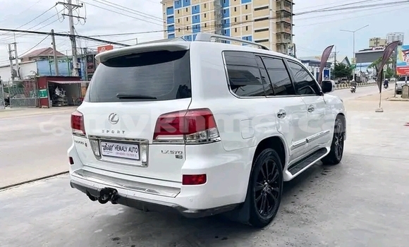 Buy Used Lexus RX 330 White Car in Cheom Ksan in Preah Vihear Province Buy Used Lexus RX 330 White Car in Cheom Ksan in Preah Vihear Province
