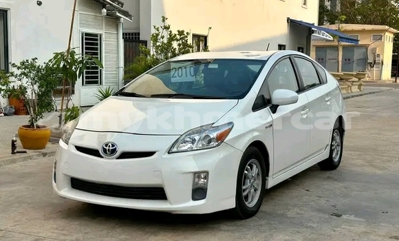 Buy Used Toyota Prius White Car in Dăm Thnăm in Kampot Province Buy Used Toyota Prius White Car in Dăm Thnăm in Kampot Province
