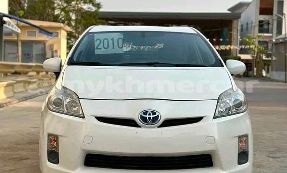 Buy Used Toyota Prius White Car in Dăm Thnăm in Kampot Province Buy Used Toyota Prius White Car in Dăm Thnăm in Kampot Province