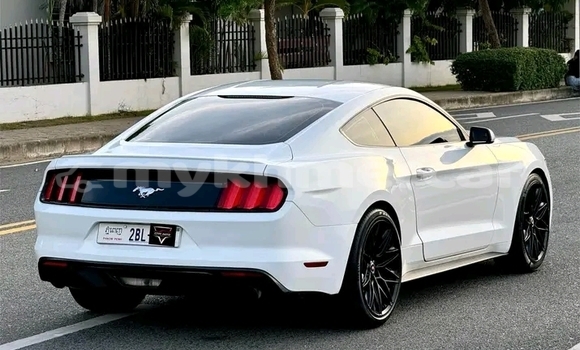 Buy Used Ford Mustang White Car in Khŭm Sráng in Kampong Speu Province Buy Used Ford Mustang White Car in Khŭm Sráng in Kampong Speu Province