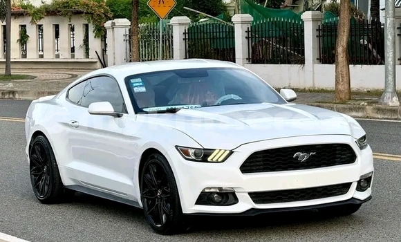 Buy Used Ford Mustang White Car in Khŭm Sráng in Kampong Speu Province Buy Used Ford Mustang White Car in Khŭm Sráng in Kampong Speu Province