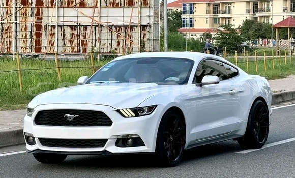 Buy Used Ford Mustang White Car in Khŭm Sráng in Kampong Speu Province Buy Used Ford Mustang White Car in Khŭm Sráng in Kampong Speu Province