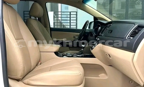 Buy Used Kia Carnival White Car in Cheom Ksan in Preah Vihear Province Buy Used Kia Carnival White Car in Cheom Ksan in Preah Vihear Province