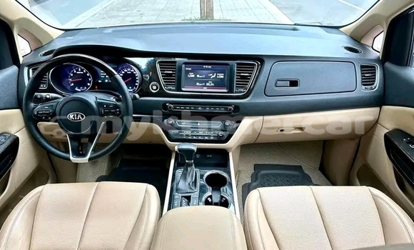 Buy Used Kia Carnival White Car in Cheom Ksan in Preah Vihear Province Buy Used Kia Carnival White Car in Cheom Ksan in Preah Vihear Province