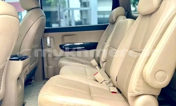Buy Used Kia Carnival White Car in Cheom Ksan in Preah Vihear Province Buy Used Kia Carnival White Car in Cheom Ksan in Preah Vihear Province