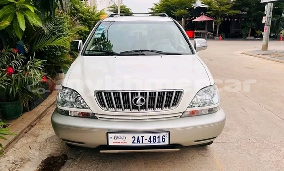 Buy Used Lexus RX 330 White Car in Kratié in Kratié Province Buy Used Lexus RX 330 White Car in Kratié in Kratié Province