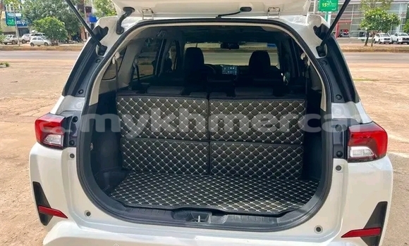 Buy Used Toyota Voltz White Car in Cheom Ksan in Preah Vihear Province Buy Used Toyota Voltz White Car in Cheom Ksan in Preah Vihear Province