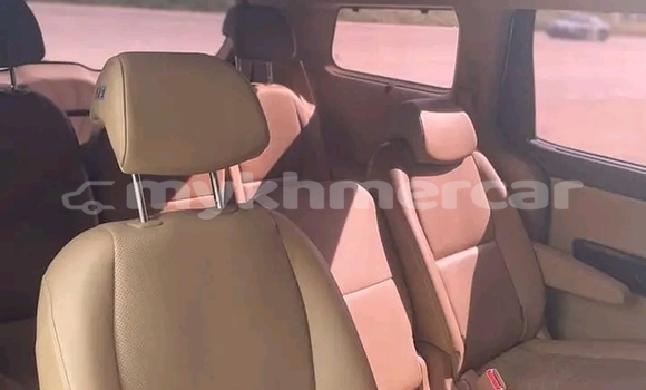 Acheter Occasion Voiture Kia Carnival Blanc à Chbar Mon, Kampong Speu Province Acheter Occasion Voiture Kia Carnival Blanc à Chbar Mon, Kampong Speu Province