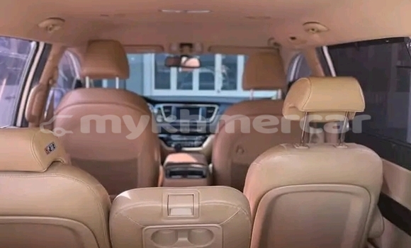 Acheter Occasion Voiture Kia Carnival Blanc à Chbar Mon, Kampong Speu Province Acheter Occasion Voiture Kia Carnival Blanc à Chbar Mon, Kampong Speu Province