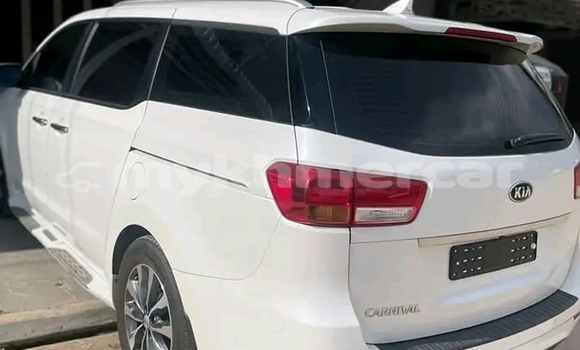 Acheter Occasion Voiture Kia Carnival Blanc à Chbar Mon, Kampong Speu Province Acheter Occasion Voiture Kia Carnival Blanc à Chbar Mon, Kampong Speu Province