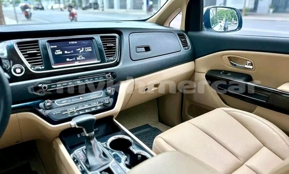 Buy Used Kia Carnival White Car in Kampot in Kampot Province