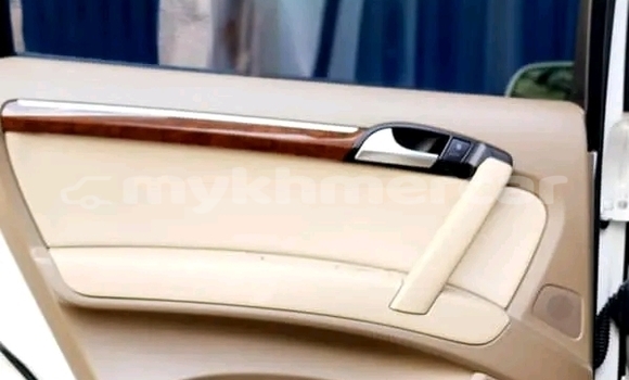 Acheter Occasion Voiture Audi Q7 Blanc à Cheom Ksan, Preah Vihear Province Acheter Occasion Voiture Audi Q7 Blanc à Cheom Ksan, Preah Vihear Province