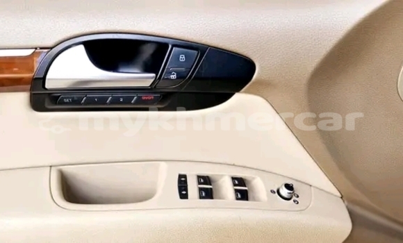 Acheter Occasion Voiture Audi Q7 Blanc à Cheom Ksan, Preah Vihear Province Acheter Occasion Voiture Audi Q7 Blanc à Cheom Ksan, Preah Vihear Province