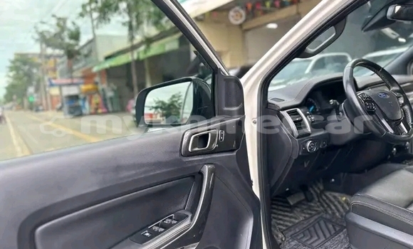 Buy Used Range Rover Range Rover White Car in Cheom Ksan in Preah Vihear Province