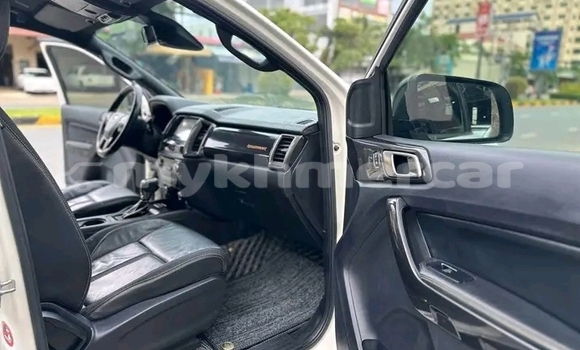 Acheter Occasion Voiture Range Rover Range Rover Blanc à Cheom Ksan, Preah Vihear Province Acheter Occasion Voiture Range Rover Range Rover Blanc à Cheom Ksan, Preah Vihear Province