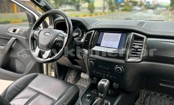 Acheter Occasion Voiture Range Rover Range Rover Blanc à Cheom Ksan, Preah Vihear Province Acheter Occasion Voiture Range Rover Range Rover Blanc à Cheom Ksan, Preah Vihear Province