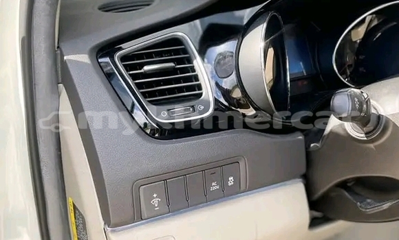 Acheter Occasion Voiture Kia Carnival Blanc à Cheom Ksan, Preah Vihear Province Acheter Occasion Voiture Kia Carnival Blanc à Cheom Ksan, Preah Vihear Province